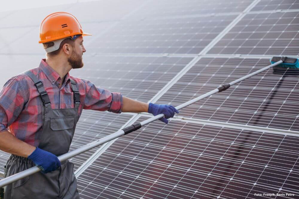 Cleaning solar panels on factories and warehouses means increased energy efficiency! 0 (0)